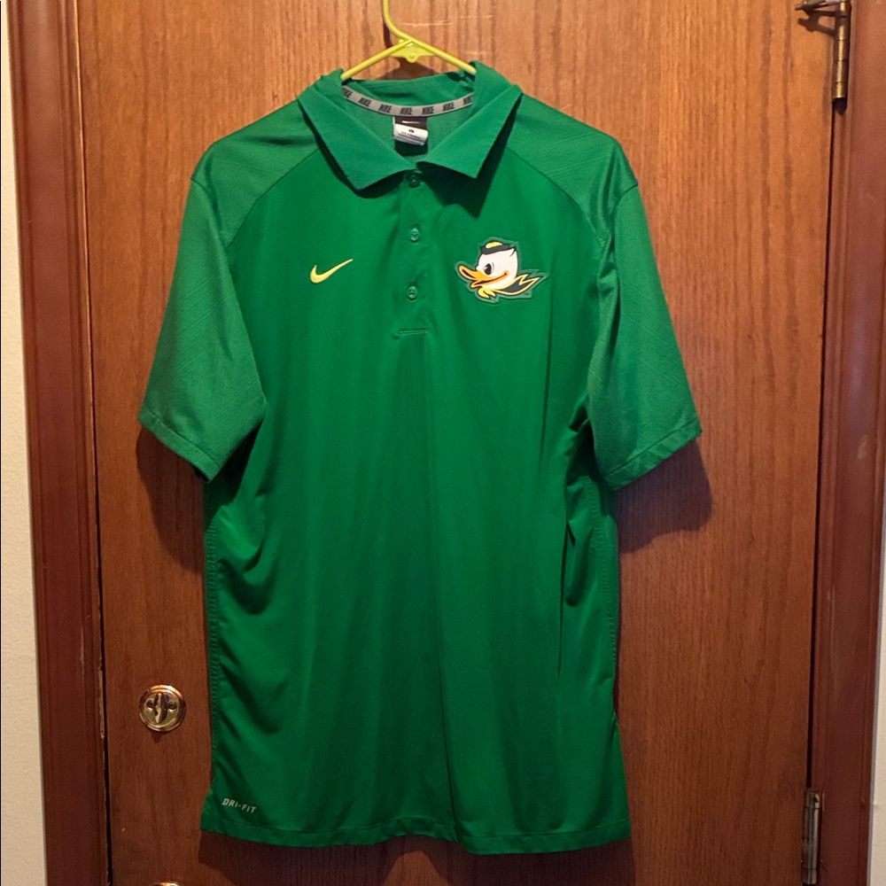 Nike Men's Polo Shirt in Vibrant Green